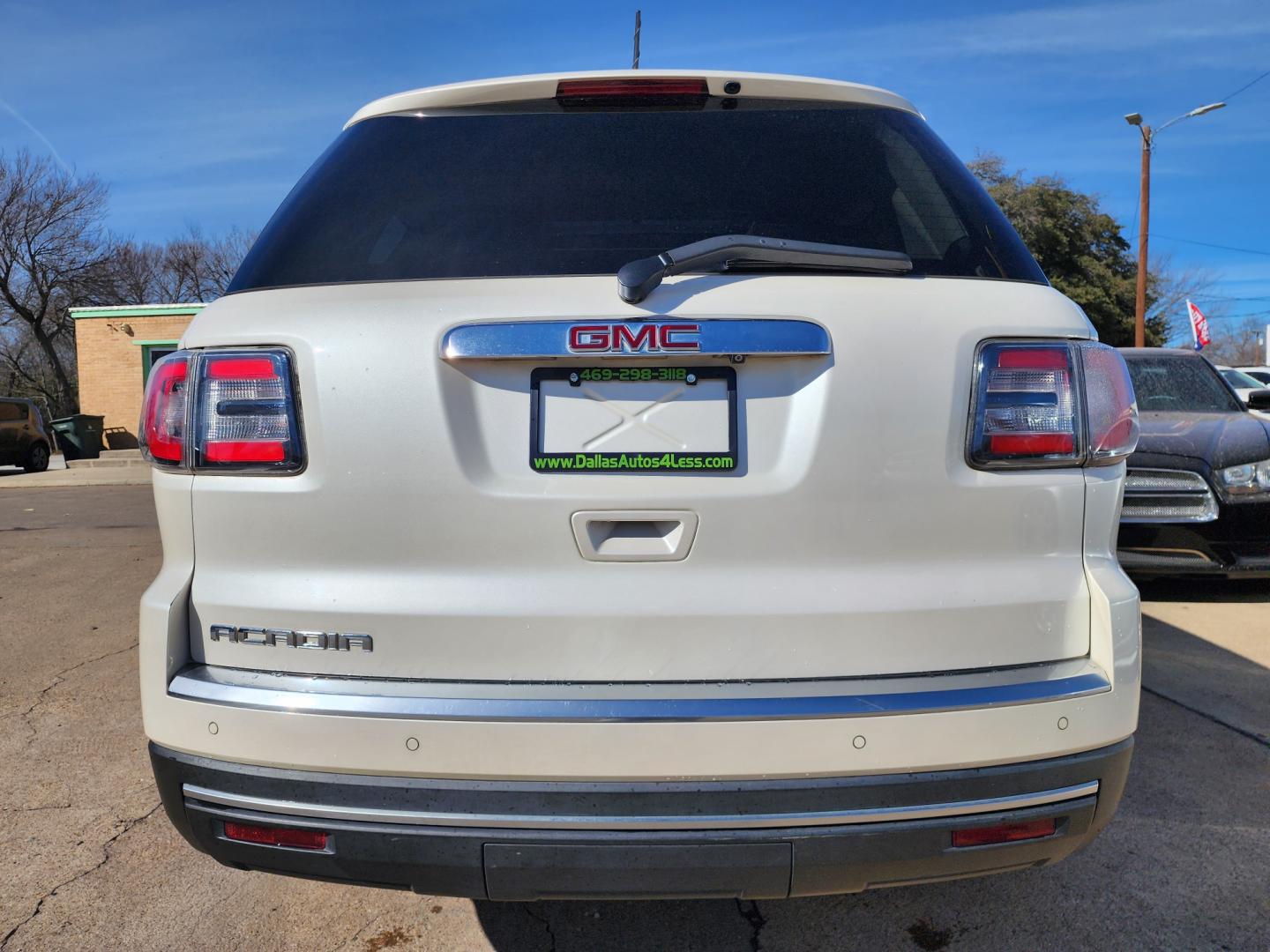 2014 DIAMOND WHITE /CAPPUCCINO GMC Acadia SLT (1GKKRRKD0EJ) , AUTO transmission, located at 2660 S.Garland Avenue, Garland, TX, 75041, (469) 298-3118, 32.885551, -96.655602 - Photo#4